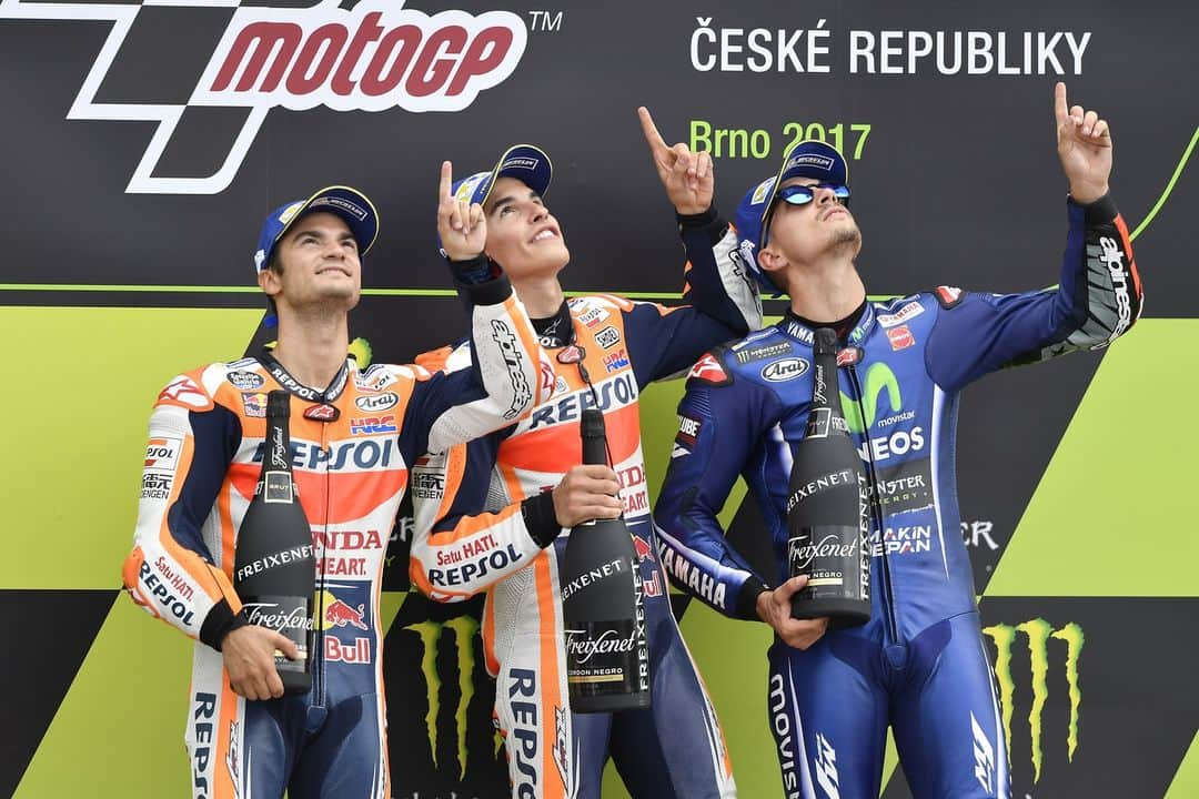 レプソル・ホンダのインスタグラム：「Win 32 🏆  A master class at the #CzechGP from @marcmarquez93 to finish 12 seconds clear of his teammate, a fifth flag-to-flag win for the 9️⃣3️⃣. The three podium finishers paid a fitting tribute to Angel Nieto, who sadly passed beore the GP.  #LookingBackOnMM93 🐜」