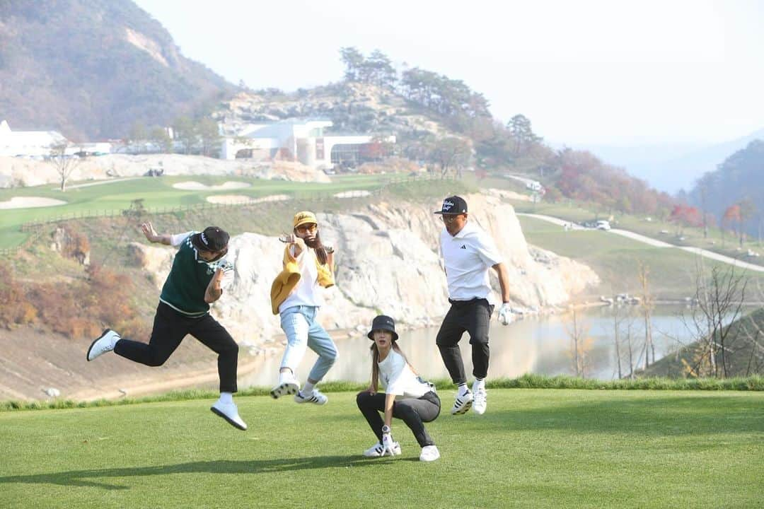 チェ・ヨジンさんのインスタグラム写真 - (チェ・ヨジンInstagram)「명랑골프의 결정판⛳️😀 아디다스 골프덕에 즐거운 라운딩!! 부상으로 뽈은 안맞았지만 즐거우면 됐지뭐🤟🏻 소중한 시간 갖게해준 정남이 고마워! @jungnam_bae  배정남배 아디다스오픈😆」11月4日 8時56分 - yjyjyjyjyj_yj