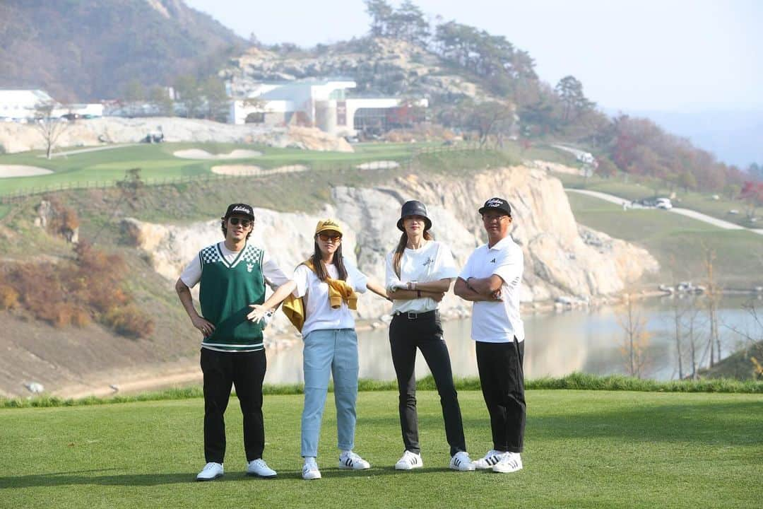 チェ・ヨジンさんのインスタグラム写真 - (チェ・ヨジンInstagram)「명랑골프의 결정판⛳️😀 아디다스 골프덕에 즐거운 라운딩!! 부상으로 뽈은 안맞았지만 즐거우면 됐지뭐🤟🏻 소중한 시간 갖게해준 정남이 고마워! @jungnam_bae  배정남배 아디다스오픈😆」11月4日 8時56分 - yjyjyjyjyj_yj