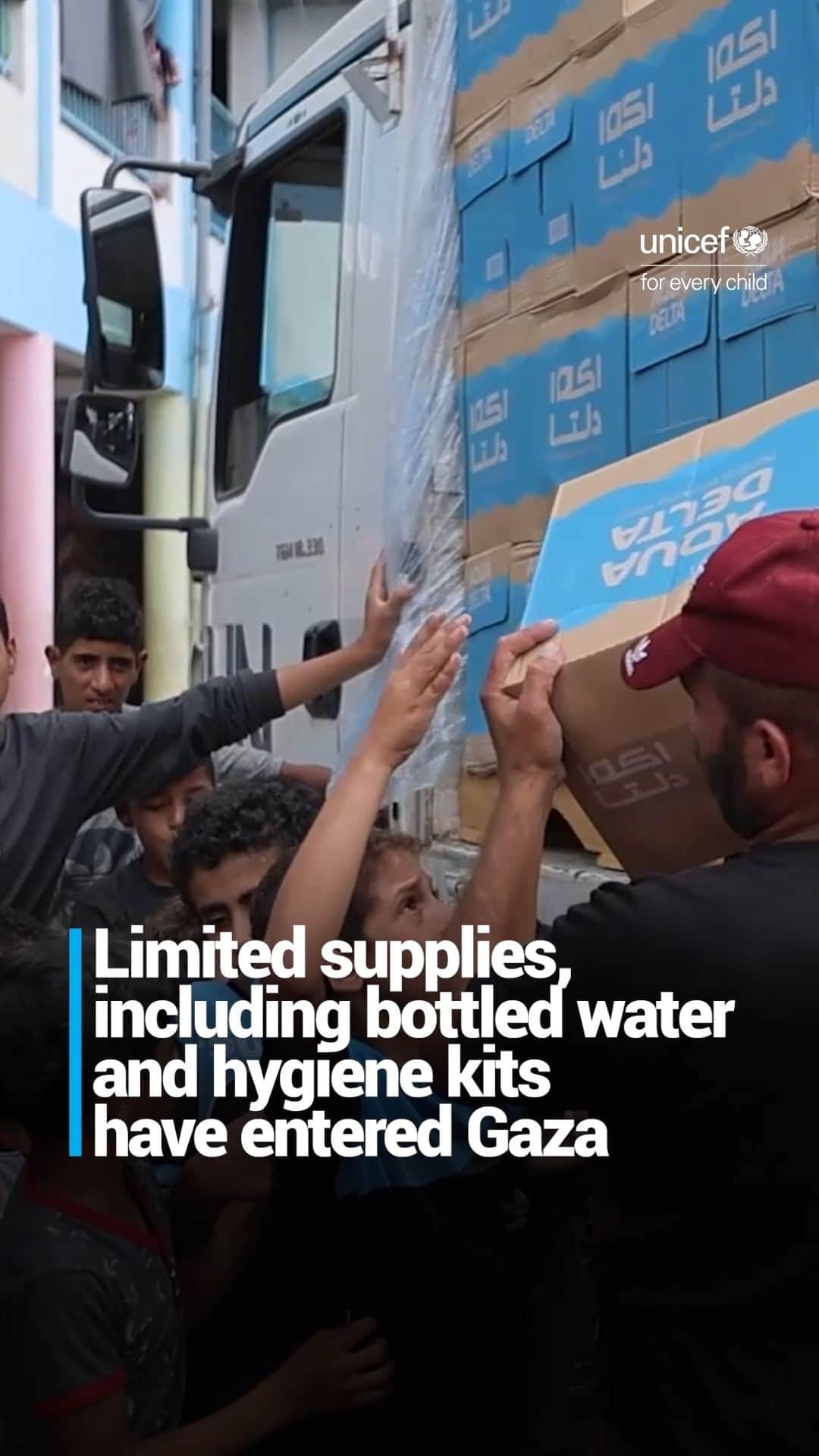 unicefのインスタグラム：「The threats to children in Gaza go beyond bombs and mortars.  Essential supplies - including clean water - are rapidly running out in Gaza.  A UNICEF-supported desalination plant is providing safe water and UN trucks have entered Gaza with bottled water.  But the needs are immense and growing.  UNICEF continues its call for an immediate humanitarian ceasefire, and unrestricted humanitarian access throughout Gaza to reach vulnerable children and families with life-saving supplies.」