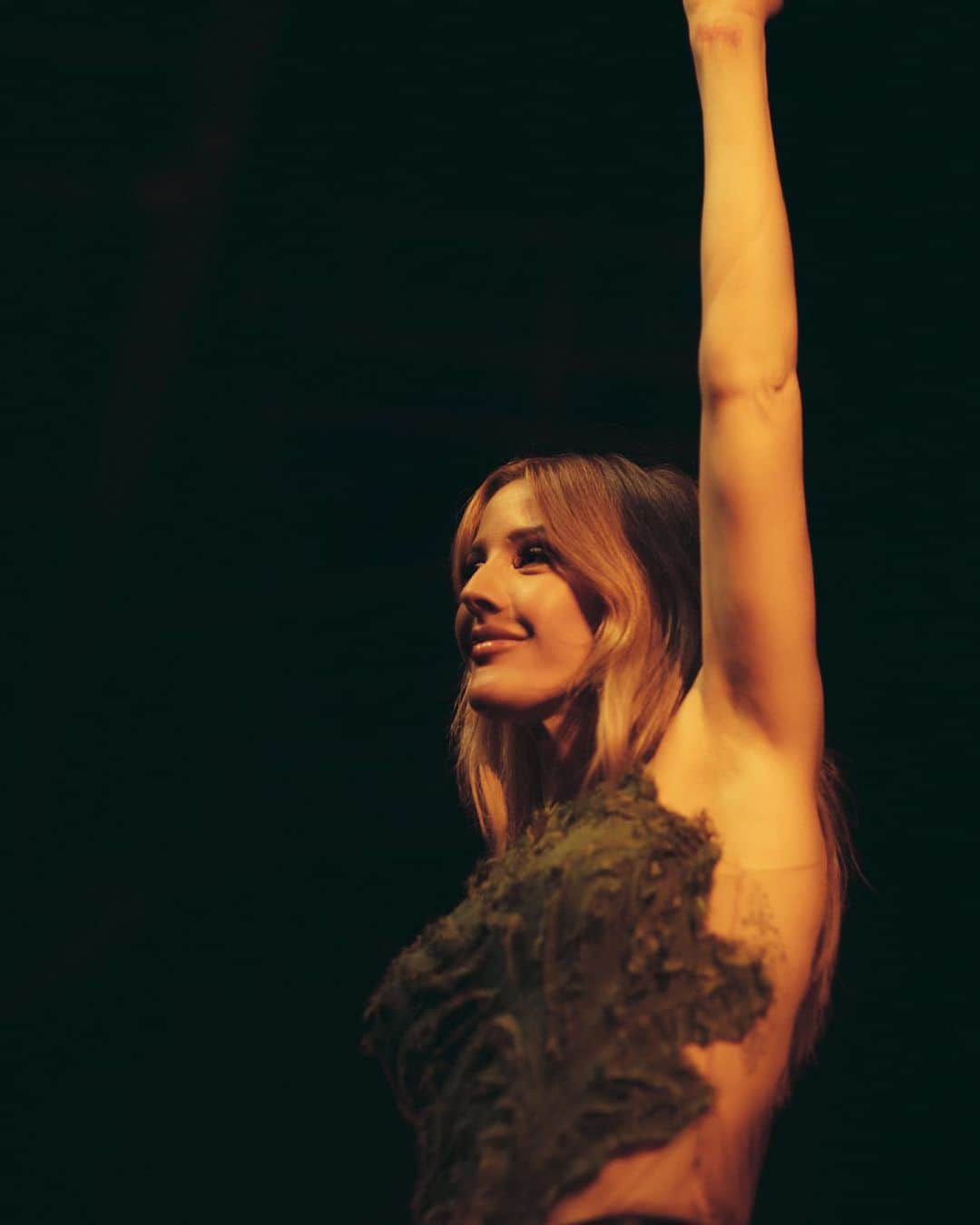 エリー・ゴールディングのインスタグラム：「Most beautiful crowd for me last night, full of love 🇮🇹」