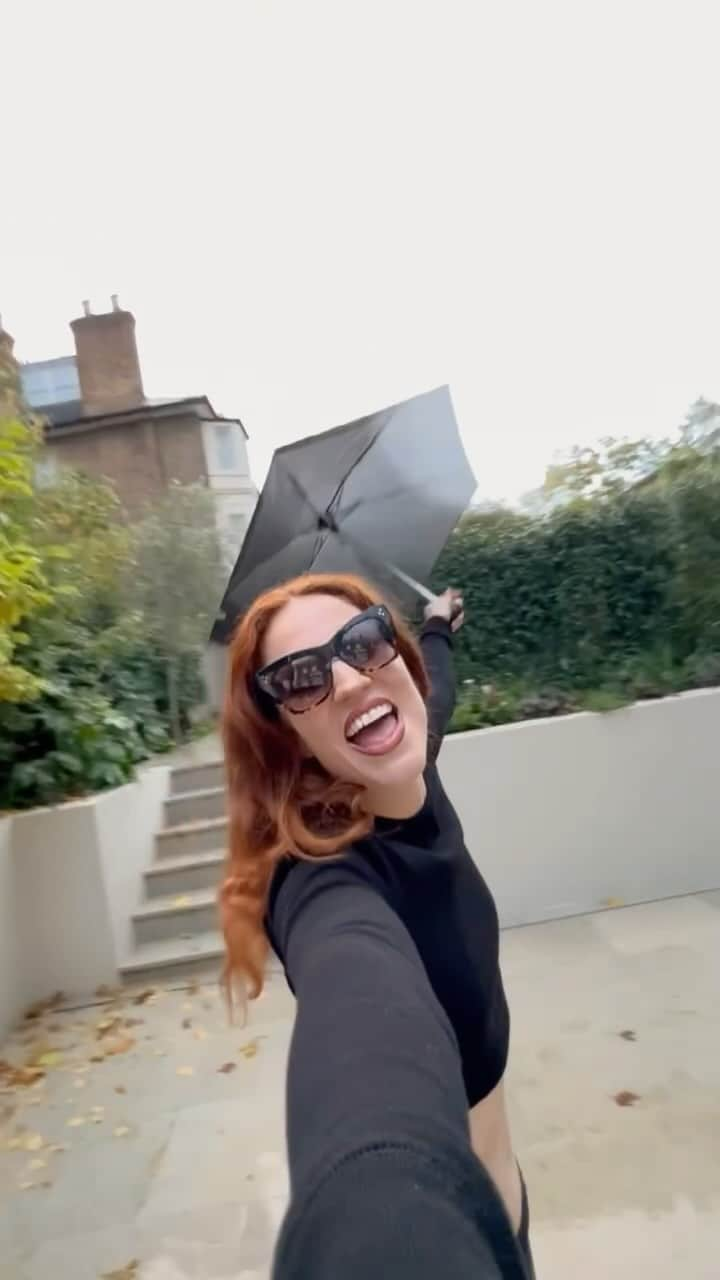 ジェス・グリンのインスタグラム：「The rain was a paid actor ☔️  Tag me in your videos using Friend Of Mine! Love y’all 🖤」