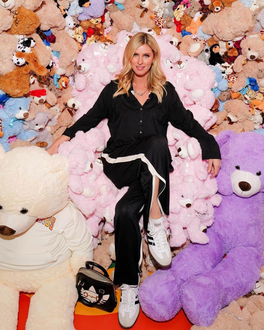 ニッキー・ヒルトンのインスタグラム：「Cozy season 🧸」