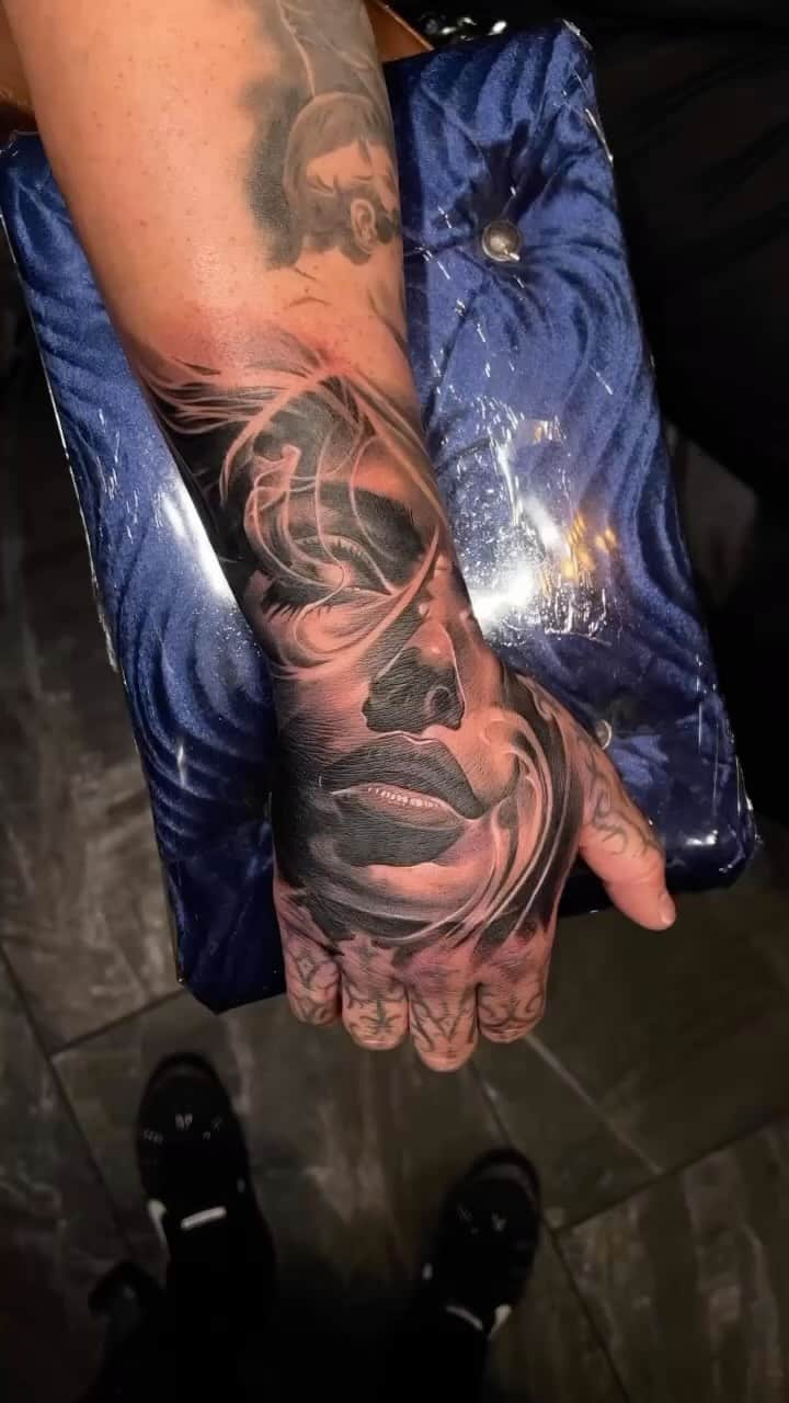 Art Collective Magazineのインスタグラム：「@tattoospooky_d beautiful work ⚡️  Also feel free to use this Halloween music all year around because it’s always accepted in my book 👻  • DM @art_collective for feature 🖤 #artcollective #artnerd #artnerdsupport #tattoo #handtattoo #halloweenallyear」