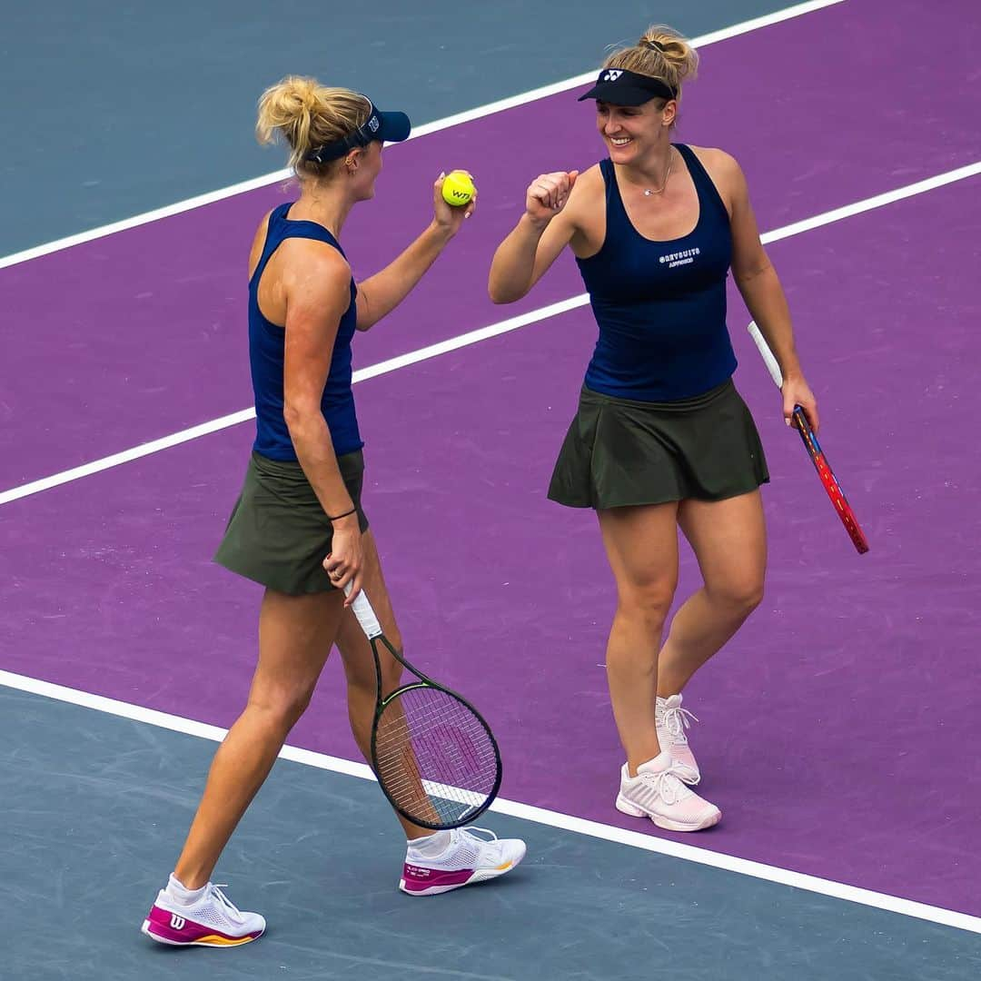 WTA（女子テニス協会）のインスタグラム：「3-0 😎  @erinroutliffe & @gabydabrowski go undefeated in group play, beating Krejcikova/Siniakova 6-4, 7-5!  #WTAFinals #GNPSegurosWTAFinalsCancun」