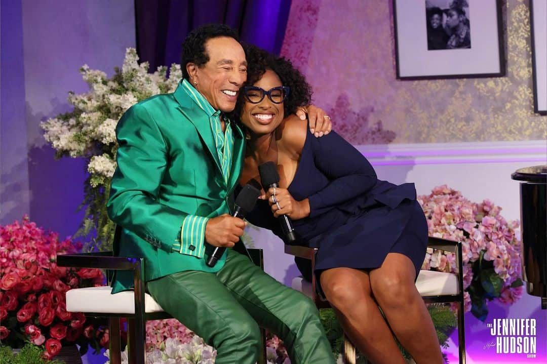 ジェニファー・ハドソンさんのインスタグラム写真 - (ジェニファー・ハドソンInstagram)「Smokey Robinson, you are a true legend. Thank u for coming on @jenniferhudsonshow as the FIRST honored guest of our Legends series. You are the definition of class! Your music has touched so many lives, but on a more personal level, I consider you a friend. Your constant support and words of encouragement over the years means more than you will ever know. Thank u @smokeyrobinson from the bottom of my heart ! 💜」11月4日 3時57分 - iamjhud