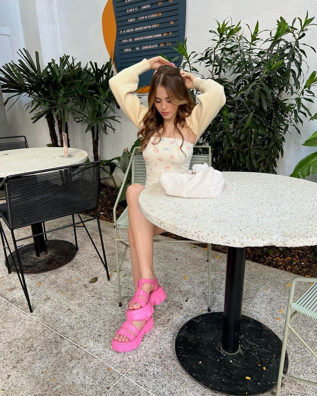 メリッサさんのインスタグラム写真 - (メリッサInstagram)「Vai uma inspiração de lookinho com a #MelissaElla aí? 💗 A saybabi criou essa proposta super cute com o hit do verão 🥰 eu amei, e vocês? #MelissaSquad」11月4日 4時00分 - melissaoficial