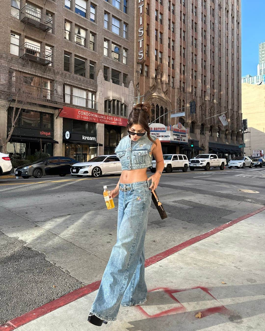 ミスシックスティさんのインスタグラム写真 - (ミスシックスティInstagram)「Dressed to impress! Catch the stunning @tori.nucci embracing the denim allure with our latest collection. 💫   #MissSixty #FW23」11月4日 4時00分 - misssixty