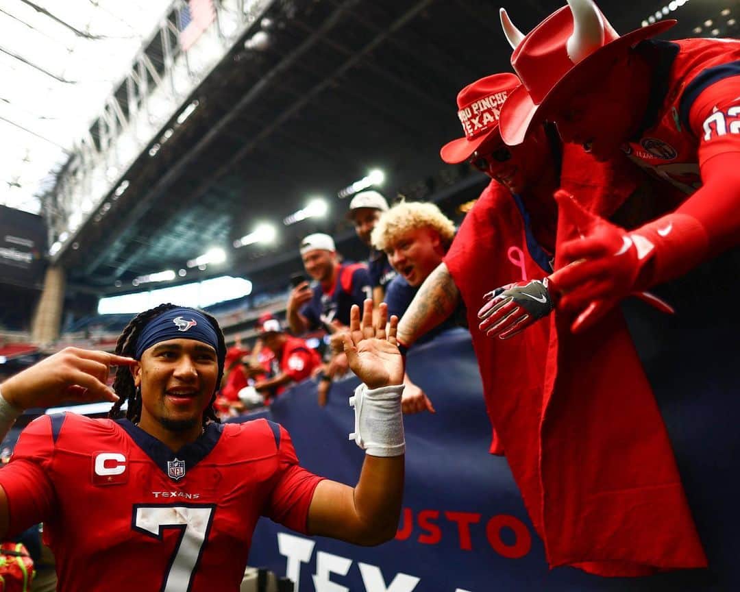 ヒューストン・テキサンズのインスタグラム：「You know my gang the flyest 🤘   See you Sunday, H-Town!」