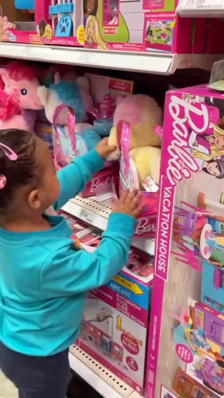 Targetのインスタグラム：「@burr_iam said it best: 25% off 1 kids’ toy or book with Target Circle! Grab the offer at the link in bio. Ends 11/18, exclusions apply. #TargetHoliday」