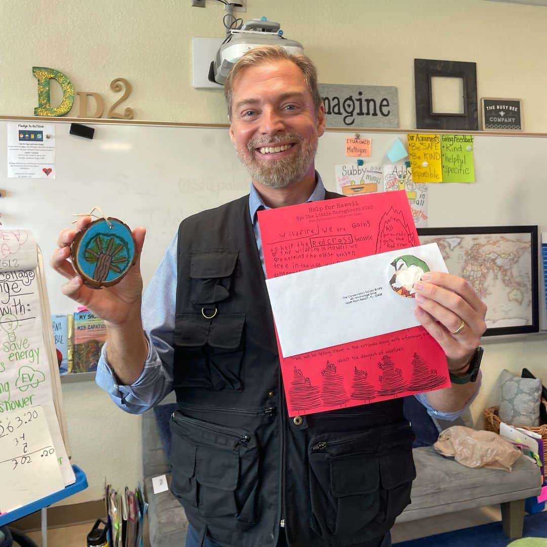 ネーブ・キャンベルさんのインスタグラム写真 - (ネーブ・キャンベルInstagram)「Who needs some feel-good news on a Friday? These third graders worked together to help raise $300 for the @SFLRedCross to help people affected by disasters. 🥹  While learning about banyan trees in school, they were heartbroken to hear about the oldest one being destroyed in the Maui wildfires. So, they launched a ReThink Pledge at school and had students sign their names on reused plastic bottle caps to raise awareness of their daily use. They also made and sold buttons, wooden ornaments and stickers to raise the funds to support our mission.  As a thank you, they received Red Cross pins and coupons to enjoy a free doughnut.   We’re so grateful for their big hearts! 🫶🏽  #RedCross #FeelGoodFriday #Philanthrophy」11月4日 4時08分 - americanredcross