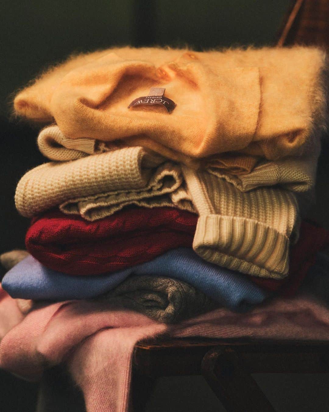 ジェイクルーさんのインスタグラム写真 - (ジェイクルーInstagram)「Soft, luxe and incredibly covetable. Spotlight on our brushed cashmere collection, worn first by the dancers of @nycballet」11月4日 4時12分 - jcrew