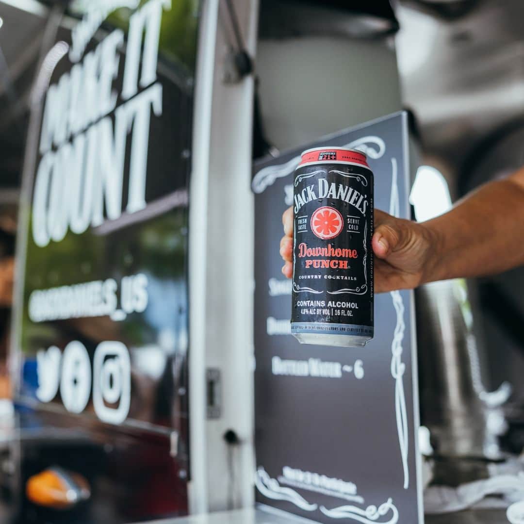 ジャックダニエルのインスタグラム：「Bold fruit flavor that packs a punch. #CountryCocktails」
