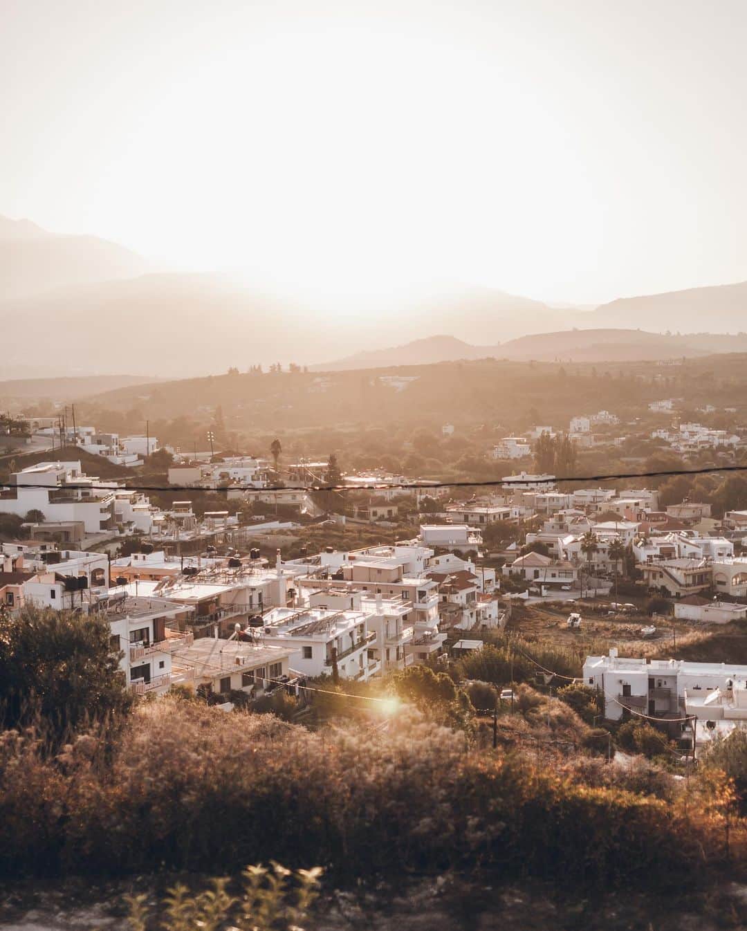 ジャクリーン・ミクタさんのインスタグラム写真 - (ジャクリーン・ミクタInstagram)「Sunsets and chill ♥ Snaps from our little Cretan getaway!」11月4日 4時36分 - mikutas