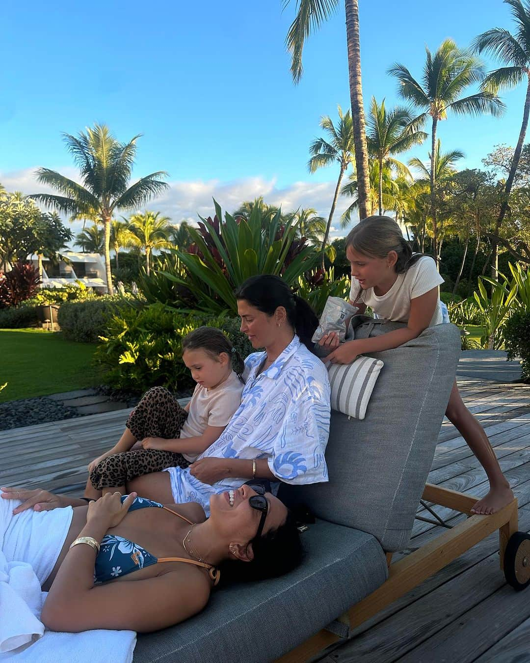 ケリア・モニーツさんのインスタグラム写真 - (ケリア・モニーツInstagram)「The Residences at @maunalaniauberge is the way to vacay in Hawai’i 🌋🤍 Family, Friends, Good food, nothing better」11月4日 4時36分 - keliamoniz