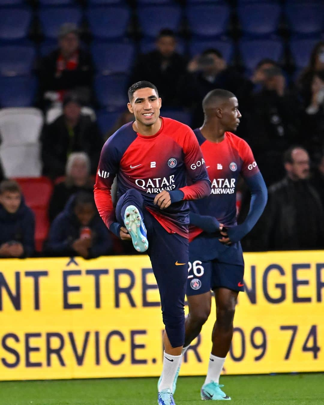 パリ・サンジェルマンFCさんのインスタグラム写真 - (パリ・サンジェルマンFCInstagram)「🔛 The warm-up is underway at the Parc des Princes! 🔛 L’échauffement est en cours au Parc des Princes !   #PSGMHSC | @visitqatar」11月4日 4時48分 - psg