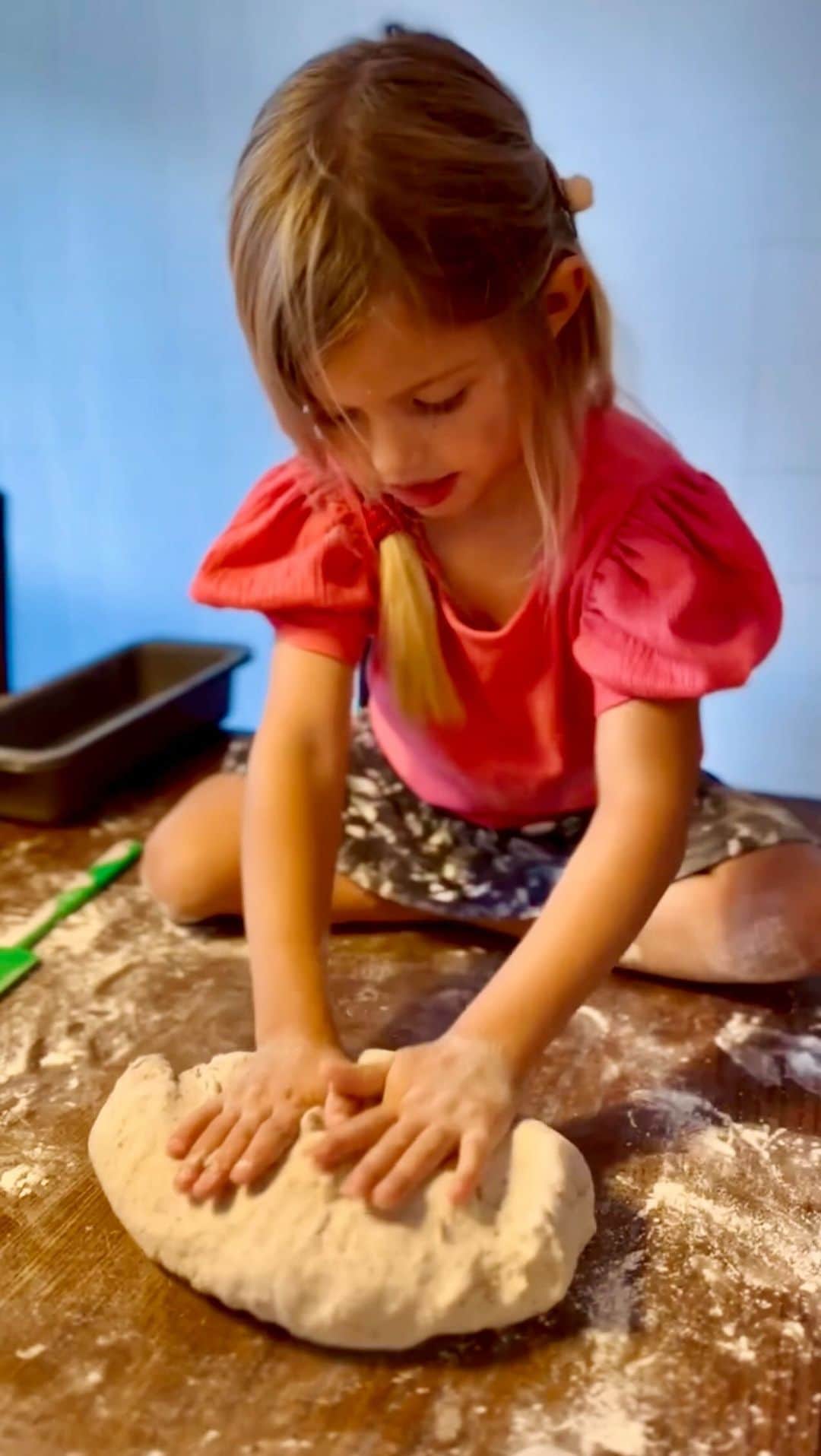 Rodrigo Hilbertのインスタグラム：「Hoje foi dia de fazer pão 🍞 ou pirulito? 🍭」