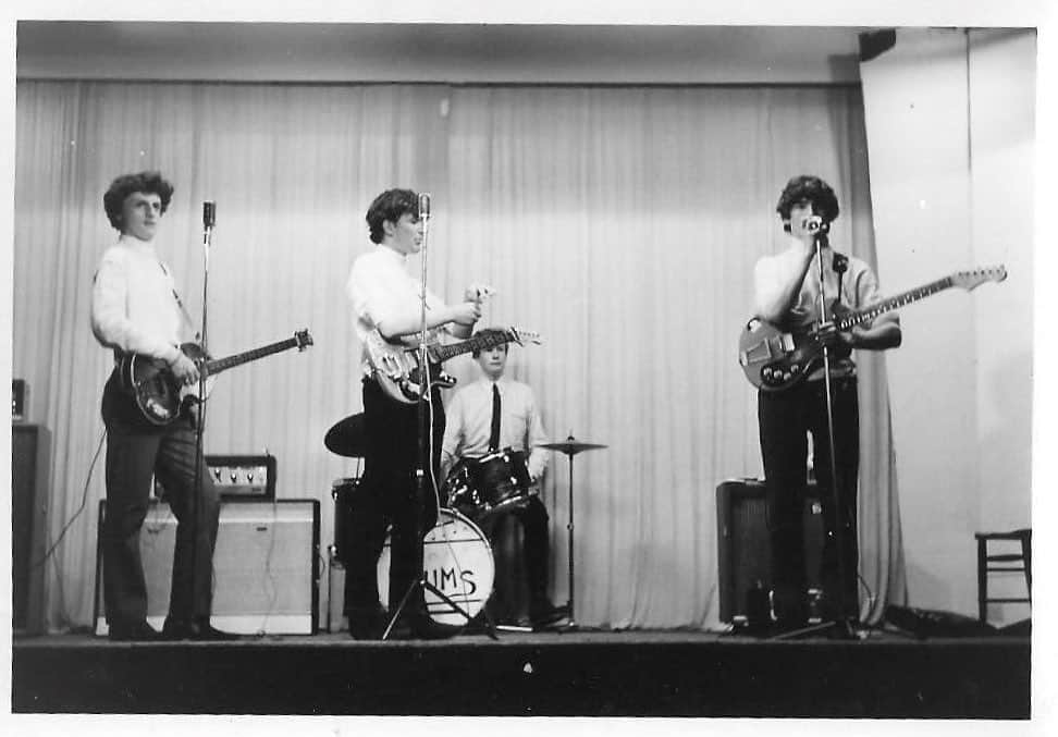 ギーザー・バトラーのインスタグラム：「I can’t stop listening to Now And Then- it’s made this old bloke happy- #thebeatles forever!! #nowandthen  Here I am copying my hero, @johnlennon circa 1965.」