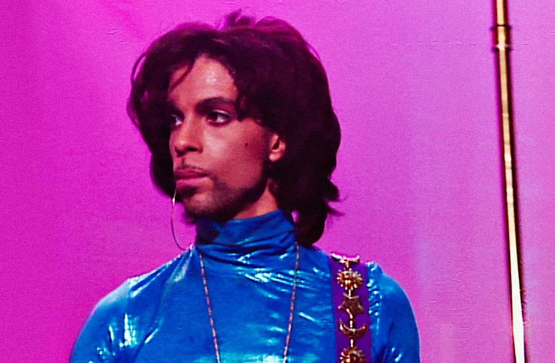 プリンスのインスタグラム：「“Love is the color this place imparts… There aren’t any rules in Paisley Park.” - Prince  Follow @officialpaisleypark for special updates, event schedules, and tributes and testimonials from your favorite artists! 💜」