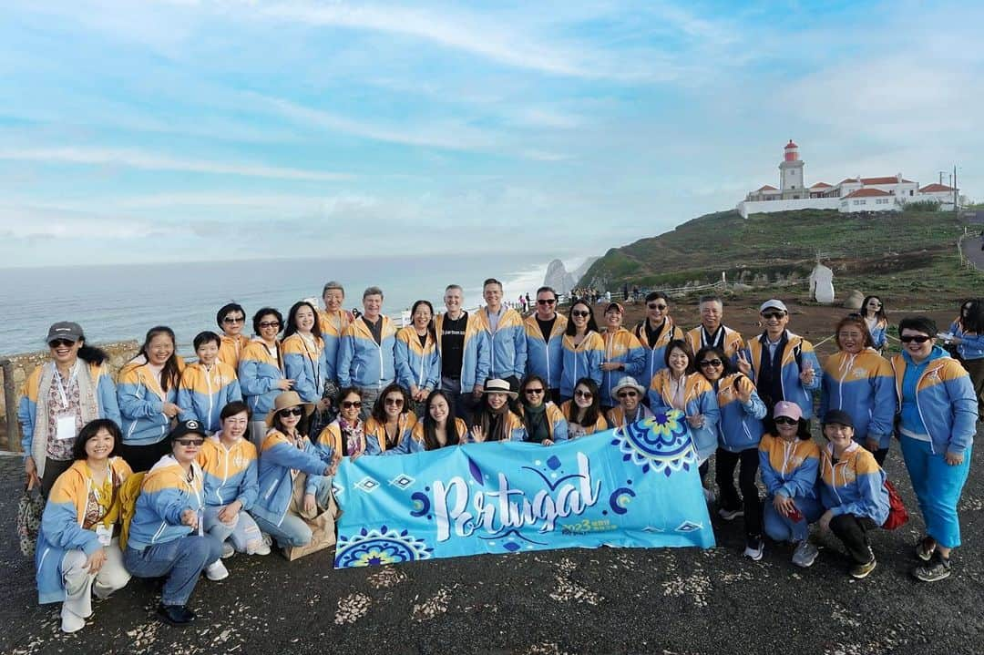 ARIIX Officialさんのインスタグラム写真 - (ARIIX OfficialInstagram)「There were so many unforgettable moments from our #Portugal vacation with Partners from Greater China!    This 5-star trip included: 🌟 Dinner at the Michelin Star Restaurant, CAFEÍNA  🌟 Walking tour of the Historic Center of Porto and a boat cruise 🌟 Lisbon’s Belém Tower, The Monument of the Discoveries and Commerce Square  🌟 Sintra city tour 🌟 Gala Dinner at the stunning Red Cross Palace    We hope you’ll all be on the next #PartnerCo Lifestyle experience because there’s so much to enjoy!   #PartnerCoLifestyle #TravelRecap」11月4日 5時14分 - partnercoglobal