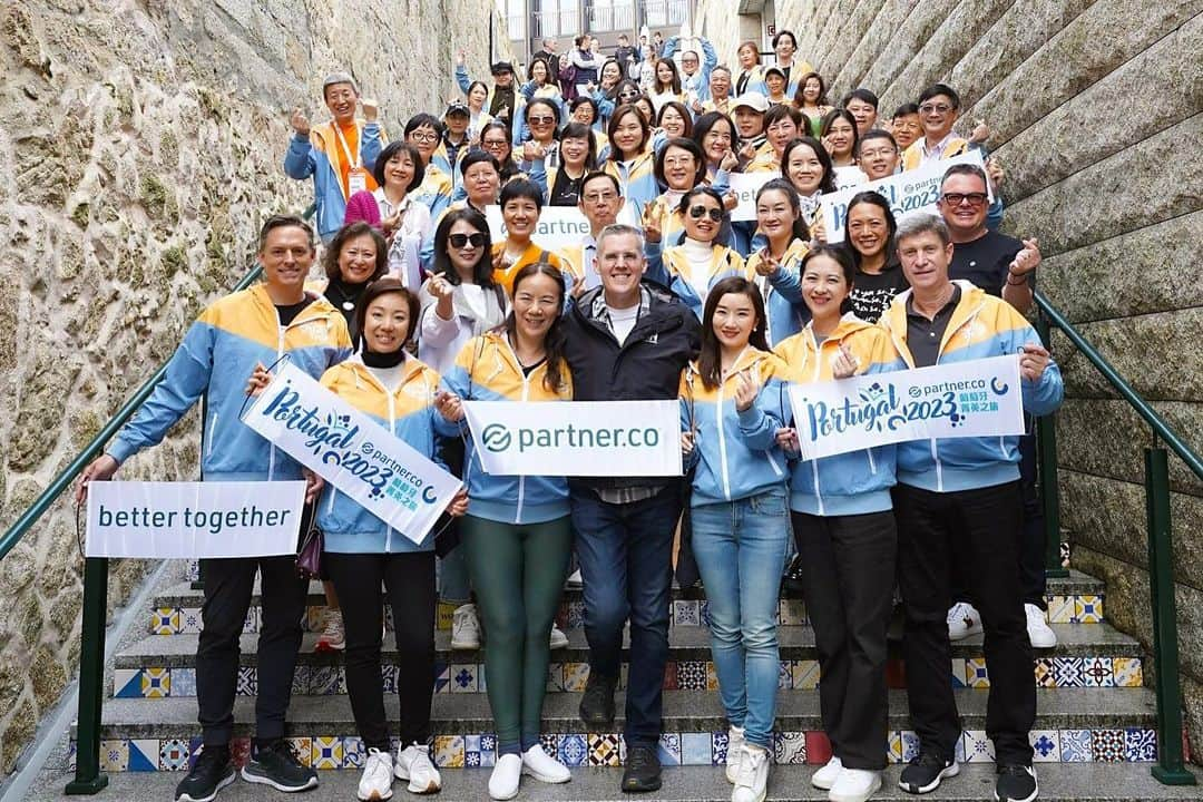 ARIIX Officialさんのインスタグラム写真 - (ARIIX OfficialInstagram)「There were so many unforgettable moments from our #Portugal vacation with Partners from Greater China!    This 5-star trip included: 🌟 Dinner at the Michelin Star Restaurant, CAFEÍNA  🌟 Walking tour of the Historic Center of Porto and a boat cruise 🌟 Lisbon’s Belém Tower, The Monument of the Discoveries and Commerce Square  🌟 Sintra city tour 🌟 Gala Dinner at the stunning Red Cross Palace    We hope you’ll all be on the next #PartnerCo Lifestyle experience because there’s so much to enjoy!   #PartnerCoLifestyle #TravelRecap」11月4日 5時14分 - partnercoglobal