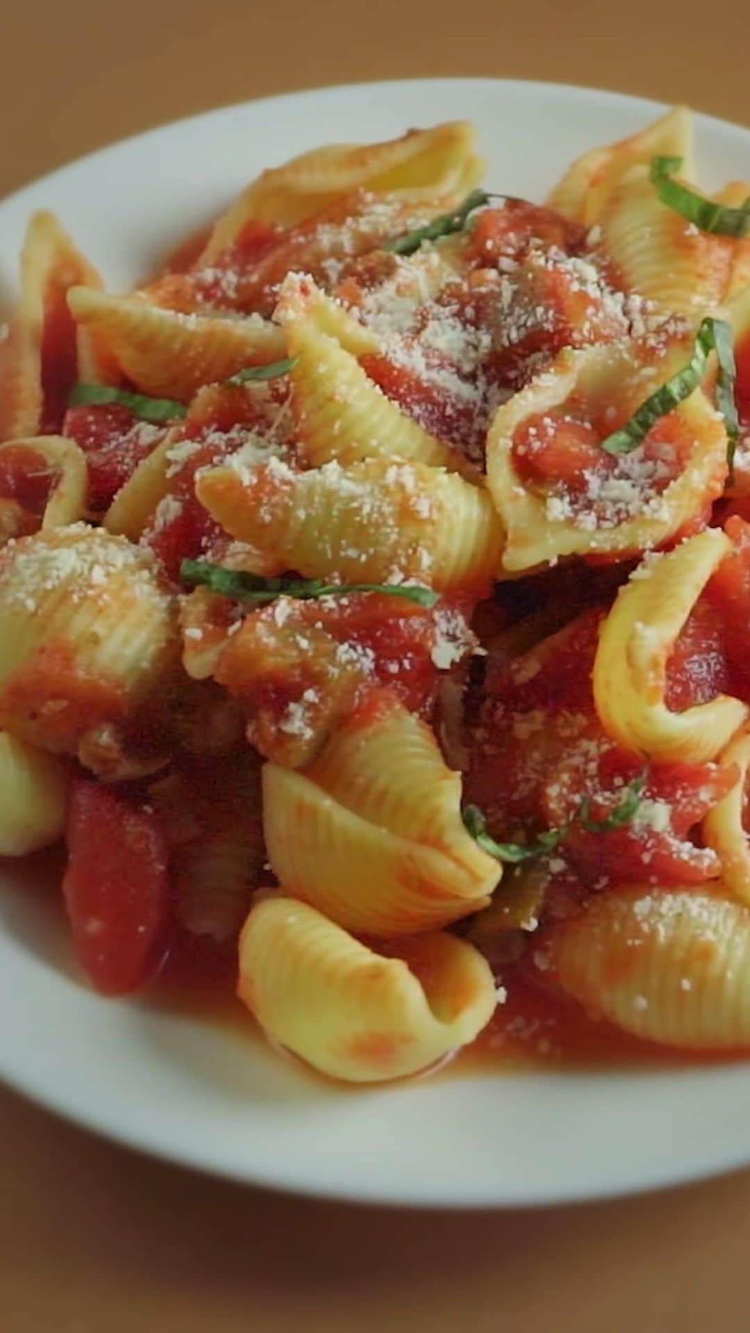 TED Talksのインスタグラム：「Why does pasta come in so many different shapes and sizes?🍝Let @themuseumofmodernart curator Paola Antonelli (@paolantonelli ) take you on a twist-y, twirly journey through the origins of different types of noodles and the unique ways they’re designed to help you get the perfect bite. Visit the link in our bio to watch the full video.」