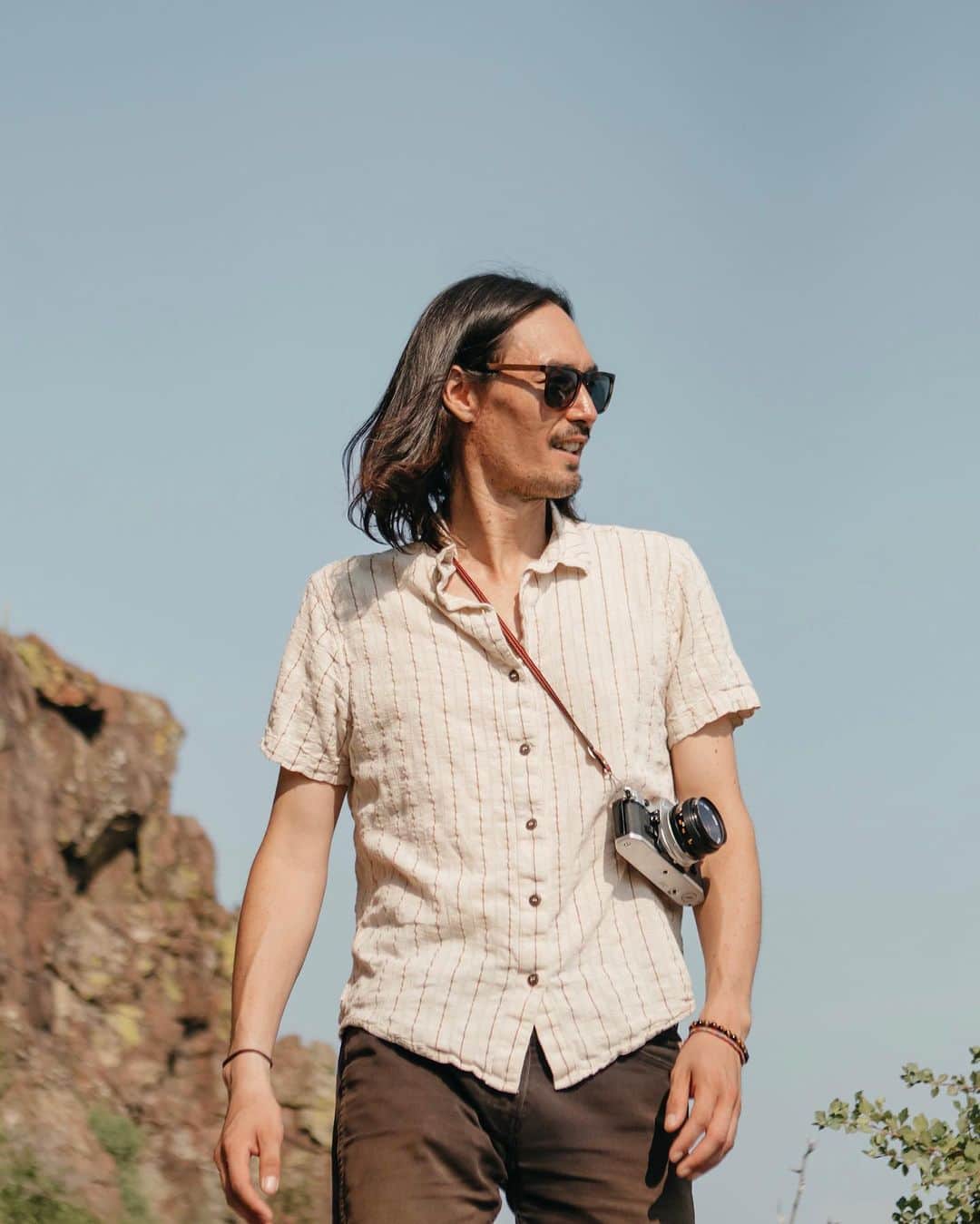 シュウッドのインスタグラム：「Hitting the fall refresh button with our CAMP Ridge sunglasses in Matte Tortoise 🍂. Rugged, sustainable and ready to rumble.」