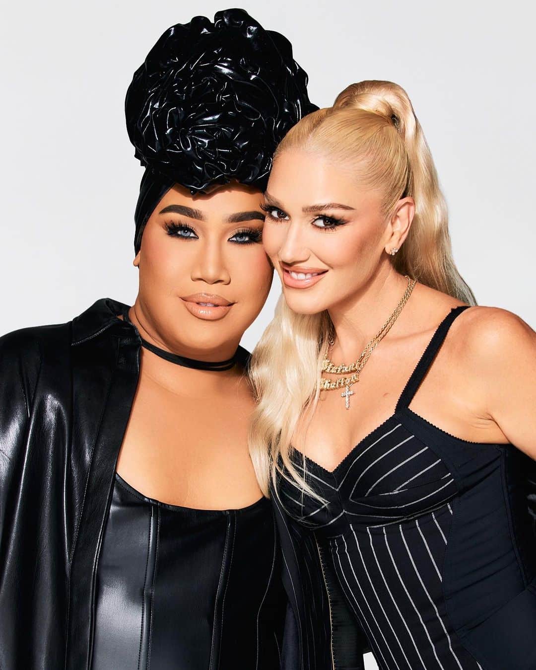 グウェン・ステファニーのインスタグラム：「😭Doing @gwenstefani makeup is BANANAS! 🍌😭 Love you girl! Watch it on my YouTube channel NOW!」