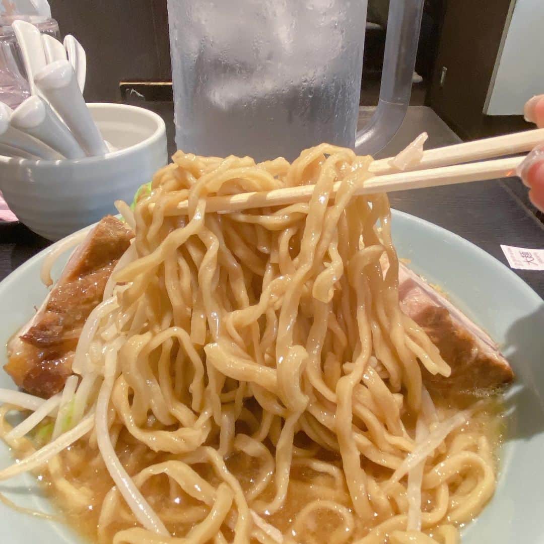 小峰みこさんのインスタグラム写真 - (小峰みこInstagram)「. 10月中の川崎乗ったときに食べた麺🍜 . らぁめん大山で大麺に挑戦! 最近お気に入りの鶏そば一文で昆布水つけ麺 大好きな青葉で初めての太麺 初めてのまくり家で煮卵トッピング 前乗りの夜も込みで通った青葉、11日の間に全部で5回🍜笑 . 川崎は駅に行くまでにお店がいっぱいあって楽しい😋 . #みこ麺活 . . . . . . #川崎ラーメン #川崎ラーメン食べ歩き #麺活女子 #らぁめん大山 #アトレ川崎 #рамэн #ราเม็ง #拉麵 #yummyramen #川崎駅 #つけ麺 #昆布水つけ麺 #中華そば青葉 #鶏そば一文 #まくり家 #вкуснятина #Lezat #tsukemen #二郎系インスパイア #家系ラーメン #限定太麺」11月4日 5時29分 - mico_19911201