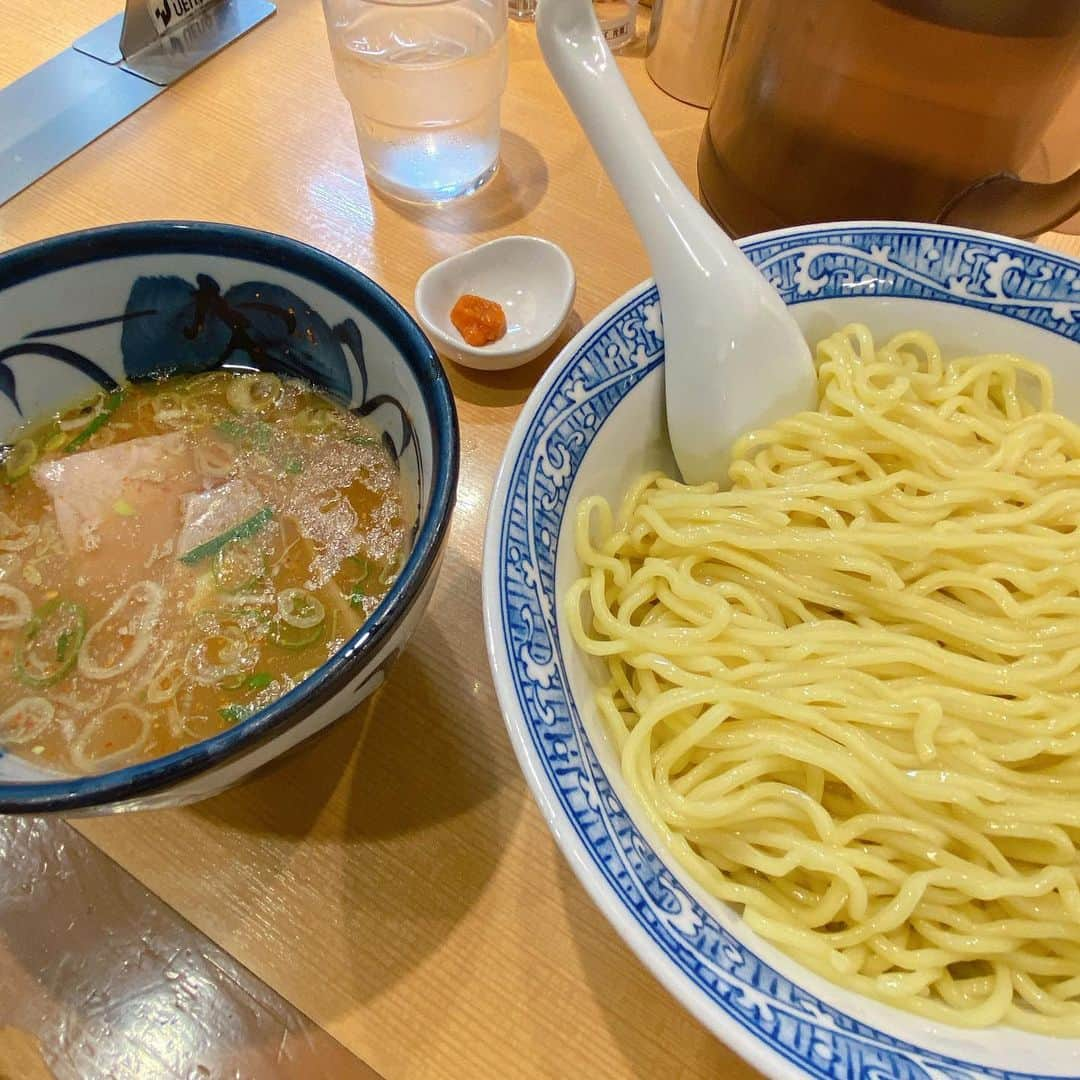 小峰みこさんのインスタグラム写真 - (小峰みこInstagram)「. 10月中の川崎乗ったときに食べた麺🍜 . らぁめん大山で大麺に挑戦! 最近お気に入りの鶏そば一文で昆布水つけ麺 大好きな青葉で初めての太麺 初めてのまくり家で煮卵トッピング 前乗りの夜も込みで通った青葉、11日の間に全部で5回🍜笑 . 川崎は駅に行くまでにお店がいっぱいあって楽しい😋 . #みこ麺活 . . . . . . #川崎ラーメン #川崎ラーメン食べ歩き #麺活女子 #らぁめん大山 #アトレ川崎 #рамэн #ราเม็ง #拉麵 #yummyramen #川崎駅 #つけ麺 #昆布水つけ麺 #中華そば青葉 #鶏そば一文 #まくり家 #вкуснятина #Lezat #tsukemen #二郎系インスパイア #家系ラーメン #限定太麺」11月4日 5時29分 - mico_19911201