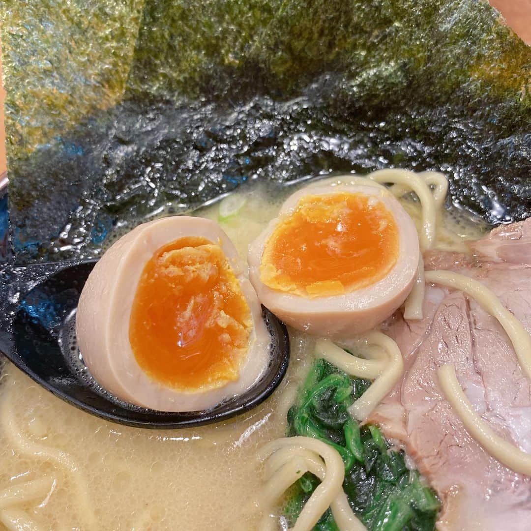 小峰みこさんのインスタグラム写真 - (小峰みこInstagram)「. 10月中の川崎乗ったときに食べた麺🍜 . らぁめん大山で大麺に挑戦! 最近お気に入りの鶏そば一文で昆布水つけ麺 大好きな青葉で初めての太麺 初めてのまくり家で煮卵トッピング 前乗りの夜も込みで通った青葉、11日の間に全部で5回🍜笑 . 川崎は駅に行くまでにお店がいっぱいあって楽しい😋 . #みこ麺活 . . . . . . #川崎ラーメン #川崎ラーメン食べ歩き #麺活女子 #らぁめん大山 #アトレ川崎 #рамэн #ราเม็ง #拉麵 #yummyramen #川崎駅 #つけ麺 #昆布水つけ麺 #中華そば青葉 #鶏そば一文 #まくり家 #вкуснятина #Lezat #tsukemen #二郎系インスパイア #家系ラーメン #限定太麺」11月4日 5時29分 - mico_19911201