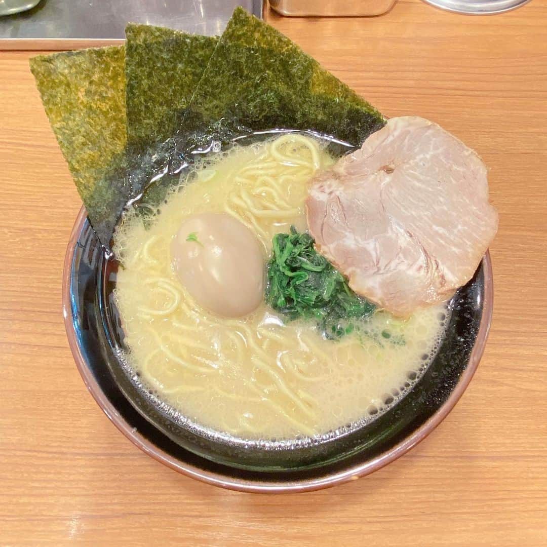 小峰みこさんのインスタグラム写真 - (小峰みこInstagram)「. 10月中の川崎乗ったときに食べた麺🍜 . らぁめん大山で大麺に挑戦! 最近お気に入りの鶏そば一文で昆布水つけ麺 大好きな青葉で初めての太麺 初めてのまくり家で煮卵トッピング 前乗りの夜も込みで通った青葉、11日の間に全部で5回🍜笑 . 川崎は駅に行くまでにお店がいっぱいあって楽しい😋 . #みこ麺活 . . . . . . #川崎ラーメン #川崎ラーメン食べ歩き #麺活女子 #らぁめん大山 #アトレ川崎 #рамэн #ราเม็ง #拉麵 #yummyramen #川崎駅 #つけ麺 #昆布水つけ麺 #中華そば青葉 #鶏そば一文 #まくり家 #вкуснятина #Lezat #tsukemen #二郎系インスパイア #家系ラーメン #限定太麺」11月4日 5時29分 - mico_19911201