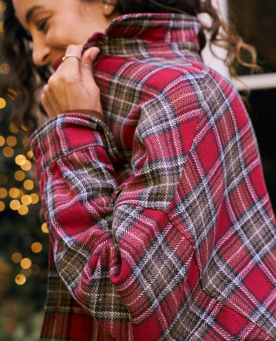 フランク&アイリーンさんのインスタグラム写真 - (フランク&アイリーンInstagram)「A festive final touch for every winter look. Tap to shop NEW McLoghlin Textured Plaid colors! #FrankandEileen」11月4日 5時30分 - frankandeileen