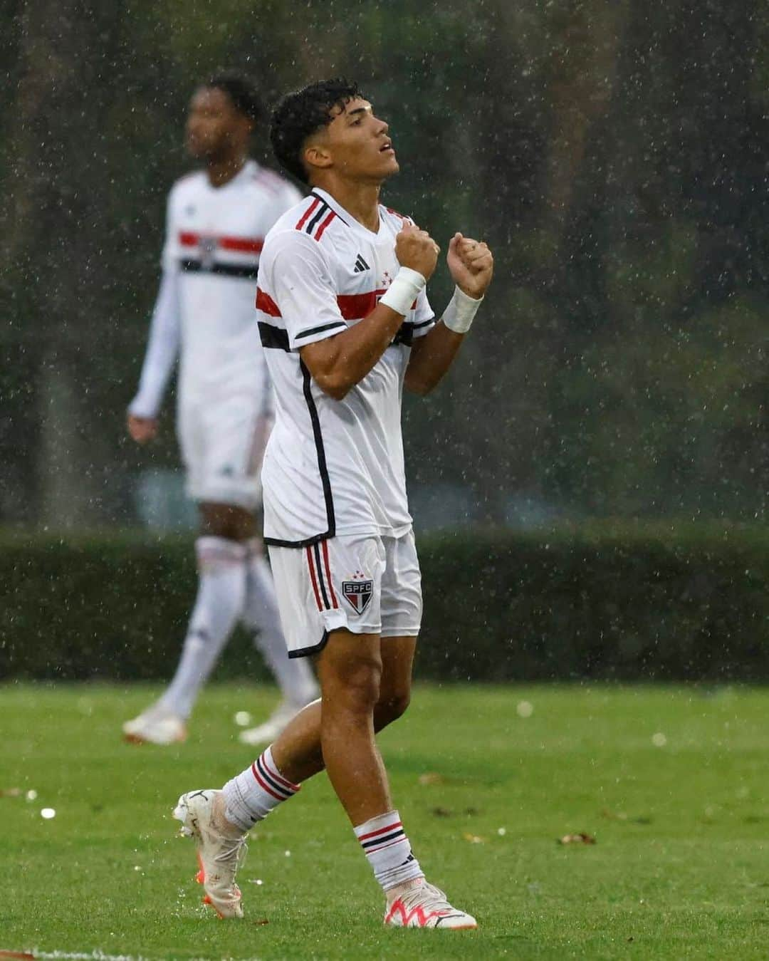 São Paulo FCさんのインスタグラム写真 - (São Paulo FCInstagram)「De virada, o Sub-20 venceu Ferroviária por 3 a 2, em Cotia, pelo jogo de ida das semifinais do Campeonato Paulista. William Gomes (2) e Talles Wander fizeram os gols do triunfo. A partida decisiva acontece na Fonte Luminosa, em Araraquara, na próxima sexta-feira (10), às 15h.  📸 Rubens Chiri/saopaulofc.net  #MadeInCotia #VamosSãoPaulo 🇾🇪」11月4日 5時51分 - saopaulofc