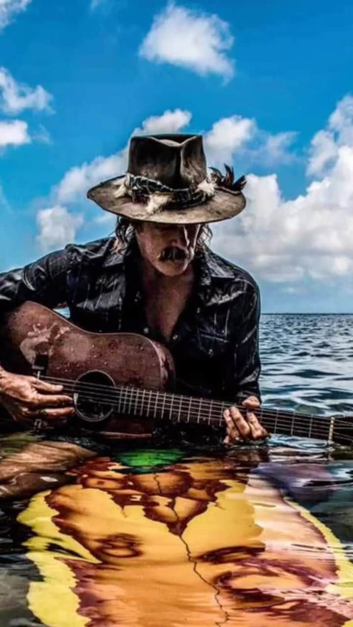 Donavon Frankenreiterのインスタグラム：「New concert dates —— Click the link in my bio —- 🌊❤️🌊」