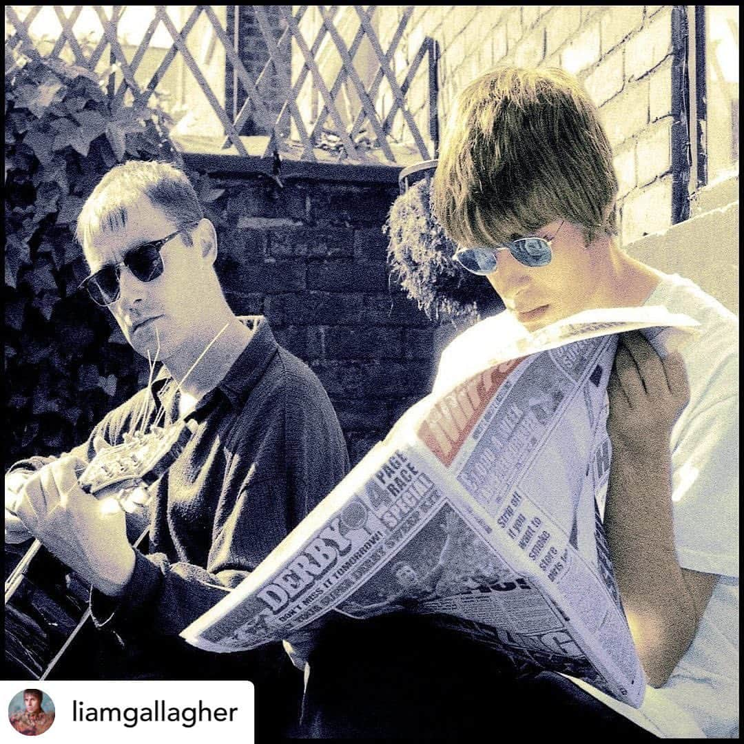 ポール・”ボーンヘッド”・アーサーズのインスタグラム：「Posted @withregram • @liamgallagher FRIDAY」