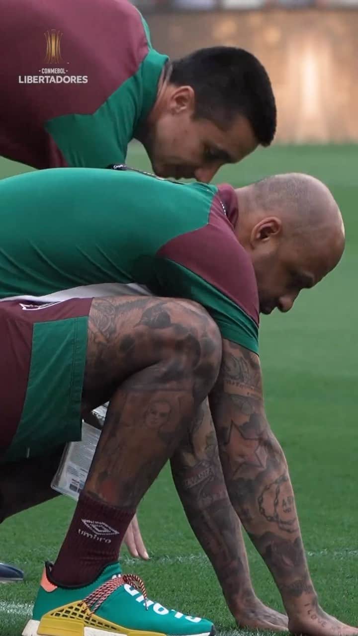 フェリペ・メロのインスタグラム：「🇭🇺 @felipemelo 🙏 @maracana   🇧🇷 @FluminenseFC   🏆 #Libertadores #GloriaEterna」