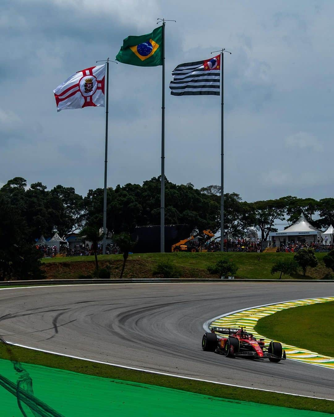 カルロス・サインツJr.さんのインスタグラム写真 - (カルロス・サインツJr.Instagram)「Disappointed with today's result. Wind picked up quickly and the lap wasn’t good.  On to tomorrow.   Decepcionado con el resultado de hoy. El viento se ha levantado muy rápido y la vuelta no ha sido buena.  Vamos a por mañana.  - #Carlossainz」11月4日 5時53分 - carlossainz55