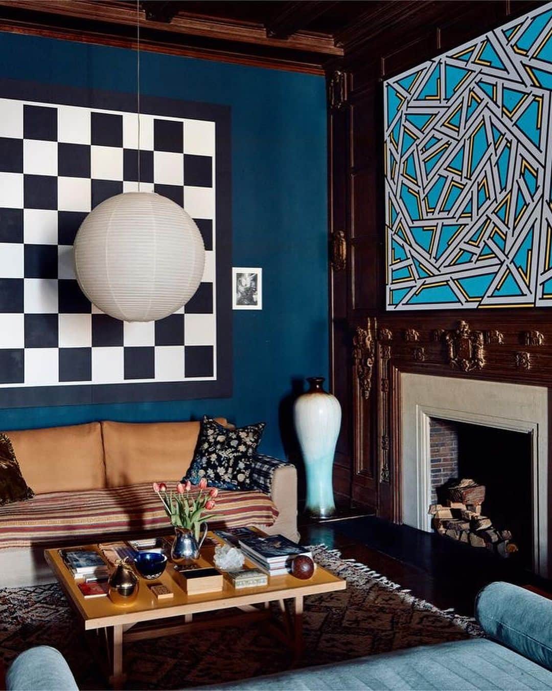 Meganのインスタグラム：「Justinian Kfoury’s incredible maximalist apartment in a townhouse on Washington Square Park ⚡️ via 〰️ @nytimes」
