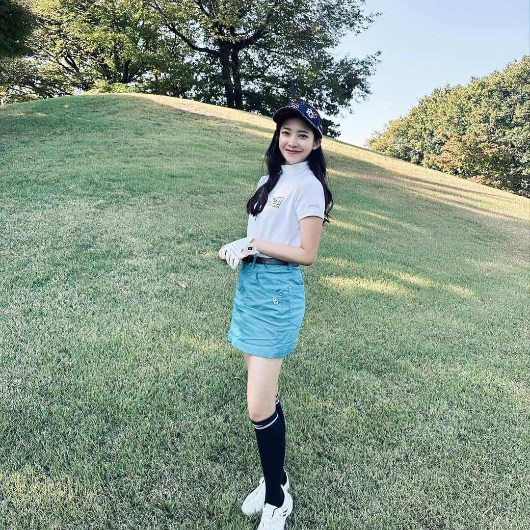 谷岡美沙紀さんのインスタグラム写真 - (谷岡美沙紀Instagram)「⁡ ⁡ 本日もゴルフ⛳️ 昨日のスコアは、、、、 言いませんが😠 今日はレッスンプロが付いてくださり、 ラウンドレッスンなので、どーんっと上手くなるとおもいます！！！🥺がんばる🥺 ⁡ ウェアは昨日の💫 all  @pearlygates_official   ⁡ ⁡ ⁡ ⁡ ⁡ ⁡ ⁡ #ゴルフ女子 #ゴルフ #ゴルフウェア #ゴルフ初心者 #ゴルフコーデ #ゴルフ女子コーデ #ゴルフ初心者女子 #スポーツ女子 #ヘルシー #パーリーゲイツ #健康 #ダイエット生活 #ダイエット部 #ダイエット #l4likes #golf #golfday #golfgirl #sportgirl #japanesegirl」11月4日 6時27分 - misakitanioka_official