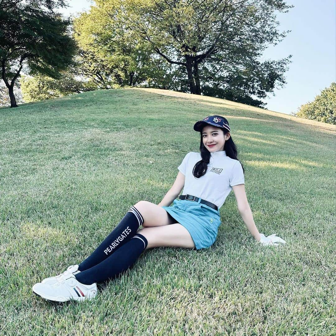 谷岡美沙紀さんのインスタグラム写真 - (谷岡美沙紀Instagram)「⁡ ⁡ 本日もゴルフ⛳️ 昨日のスコアは、、、、 言いませんが😠 今日はレッスンプロが付いてくださり、 ラウンドレッスンなので、どーんっと上手くなるとおもいます！！！🥺がんばる🥺 ⁡ ウェアは昨日の💫 all  @pearlygates_official   ⁡ ⁡ ⁡ ⁡ ⁡ ⁡ ⁡ #ゴルフ女子 #ゴルフ #ゴルフウェア #ゴルフ初心者 #ゴルフコーデ #ゴルフ女子コーデ #ゴルフ初心者女子 #スポーツ女子 #ヘルシー #パーリーゲイツ #健康 #ダイエット生活 #ダイエット部 #ダイエット #l4likes #golf #golfday #golfgirl #sportgirl #japanesegirl」11月4日 6時27分 - misakitanioka_official