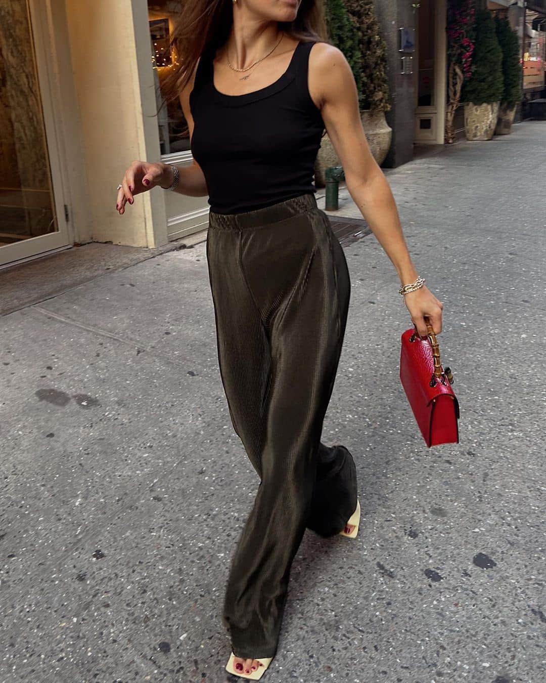 デイヴィッド ラーナーのインスタグラム：「On a scale from 1 - Slay, how much is @olisusskind rocking her ribbed tank? 😏」