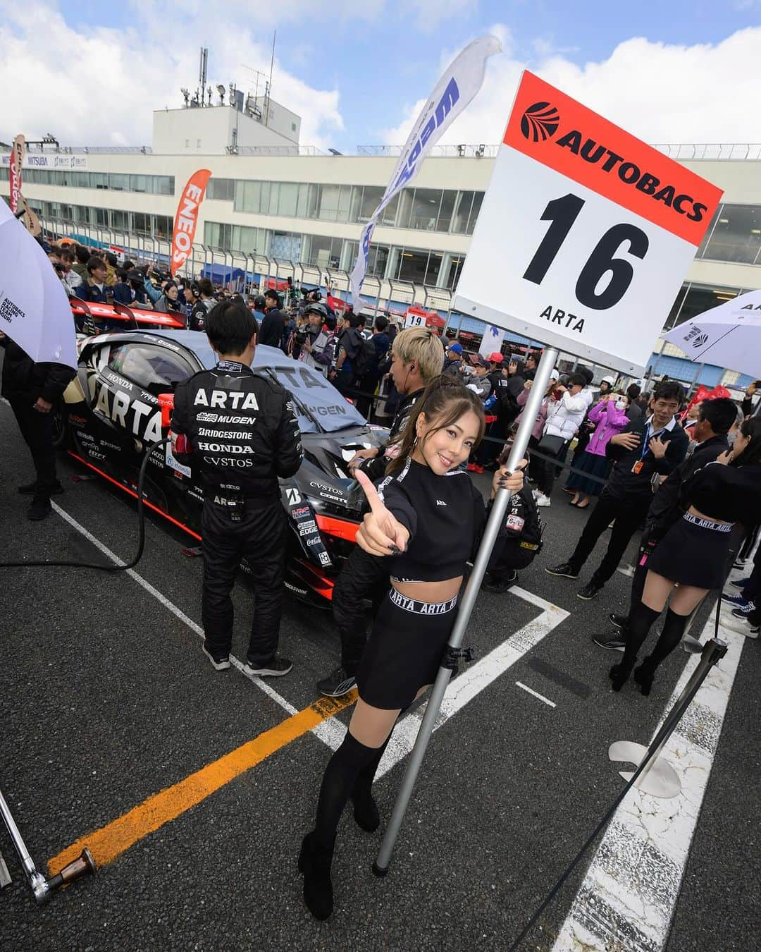 木村理恵のインスタグラム：「おはようございます🌞 今週末はSGT最終戦in茂木です🏁🖤  8号車・16号車ARTA MUGEN NSX-GTの応援宜しくお願いします❤️‍🔥  #supergt#supergt2023 #スーパーgt  #ARTA#ARTAGALS#AUTOBACS #オートバックス#HONDA#MUGEN #cvstos #モータースポーツ #モビリティリゾートもてぎ  #motorsports#サーキット #木村理恵#レースクイーン #ラーキム」