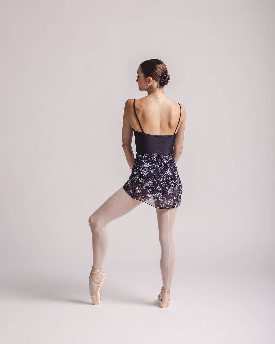 Ballet Is A WorldWide Languageさんのインスタグラム写真 - (Ballet Is A WorldWide LanguageInstagram)「Everything you wanted is now on sale 🤍 as seen on @maddi_rayn : Eve leotard + Kate skirt, now up to 20% off! Shop for our holiday sale, early access.   #worldwideballet」11月4日 6時49分 - worldwideballet