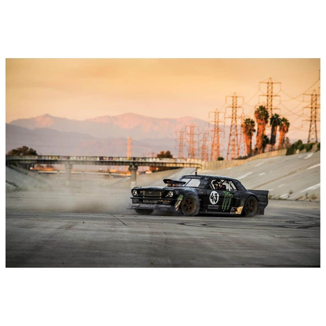 ケン・ブロックさんのインスタグラム写真 - (ケン・ブロックInstagram)「Never before seen photos of @kblock43 whipping the #HOONICORN around #LA during the filming of #gymkhana7.  I had all the “bangers” as Ken referred to them as archived like the Randy’s Donut photo, but I hadn’t looked back through all the photographs since we shot everything in 2014. There were so many amazing moments during our 5 long days of filming. I especially like the way Ken is leaning in the second photo trying to get the car back on all four wheels.  #KB43VER. ❤️」11月4日 6時50分 - kblock43