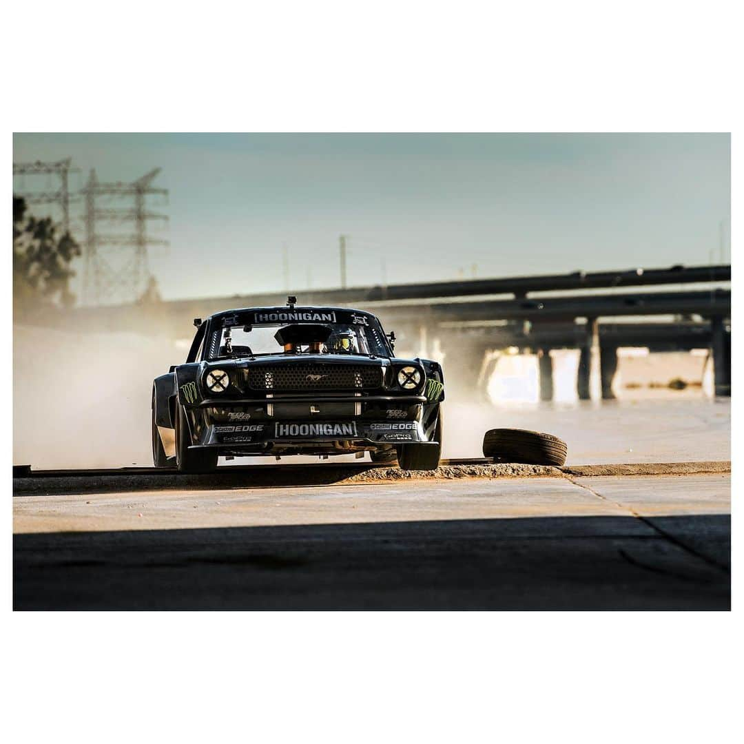 ケン・ブロックさんのインスタグラム写真 - (ケン・ブロックInstagram)「Never before seen photos of @kblock43 whipping the #HOONICORN around #LA during the filming of #gymkhana7.  I had all the “bangers” as Ken referred to them as archived like the Randy’s Donut photo, but I hadn’t looked back through all the photographs since we shot everything in 2014. There were so many amazing moments during our 5 long days of filming. I especially like the way Ken is leaning in the second photo trying to get the car back on all four wheels.  #KB43VER. ❤️」11月4日 6時50分 - kblock43