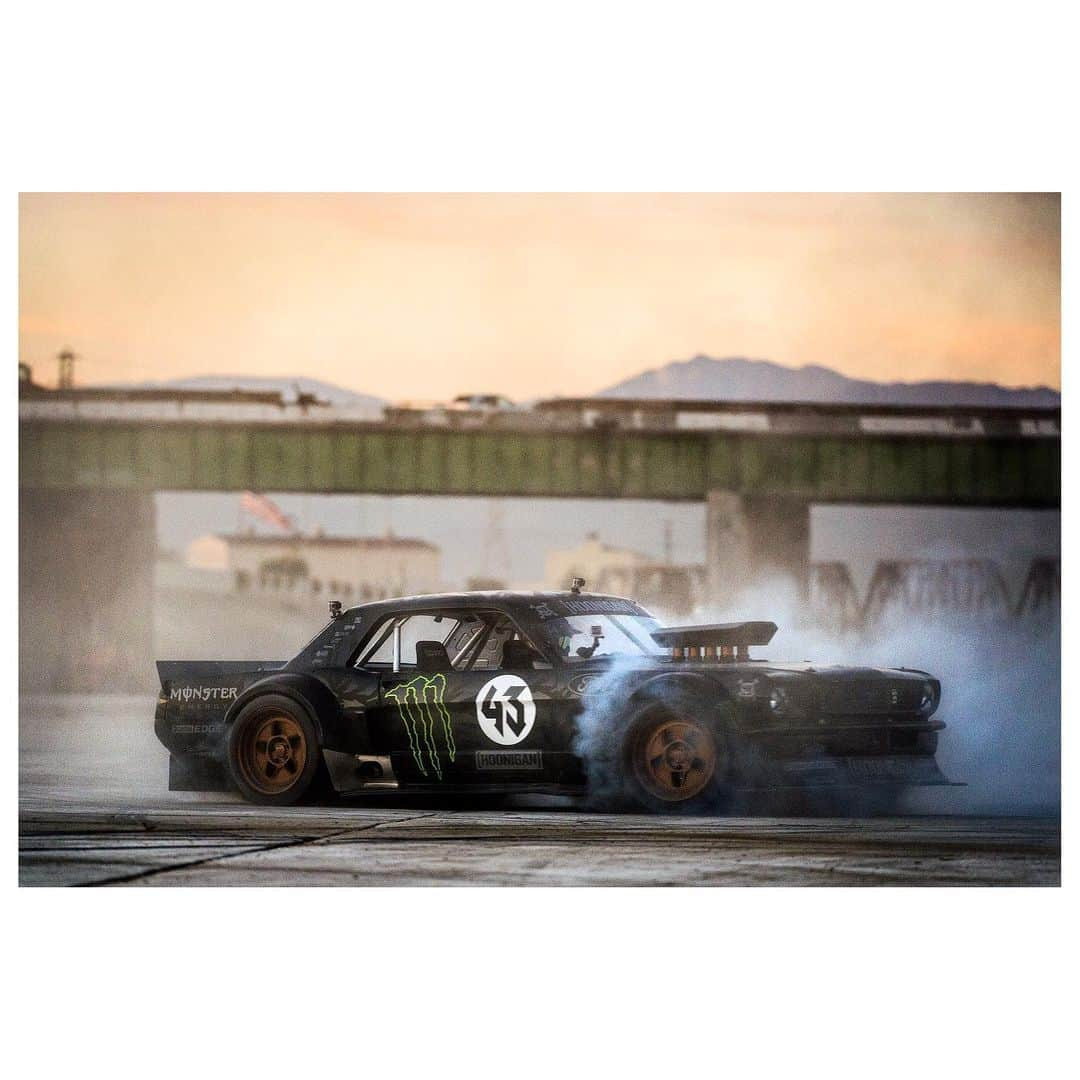 ケン・ブロックさんのインスタグラム写真 - (ケン・ブロックInstagram)「Never before seen photos of @kblock43 whipping the #HOONICORN around #LA during the filming of #gymkhana7.  I had all the “bangers” as Ken referred to them as archived like the Randy’s Donut photo, but I hadn’t looked back through all the photographs since we shot everything in 2014. There were so many amazing moments during our 5 long days of filming. I especially like the way Ken is leaning in the second photo trying to get the car back on all four wheels.  #KB43VER. ❤️」11月4日 6時50分 - kblock43