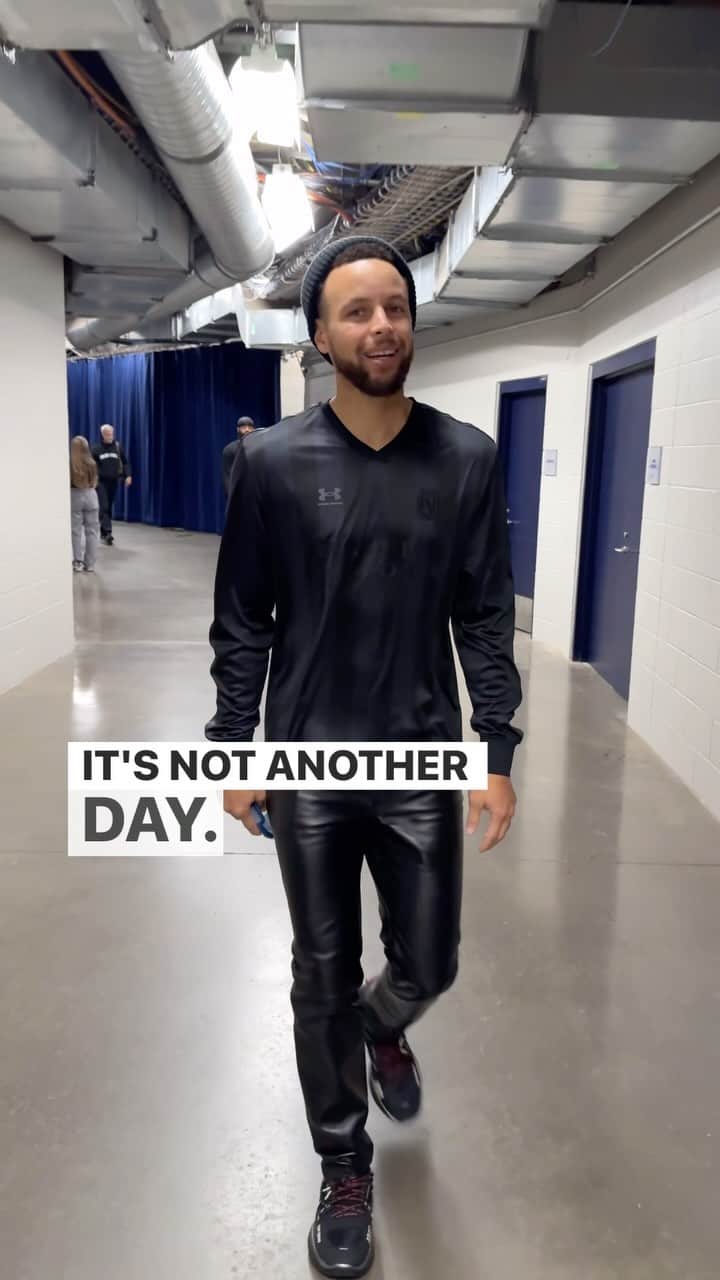 NBAのインスタグラム：「GET HYPE!   @stephencurry30 & @money23green are ready for NBA In-Season Tournament action!」