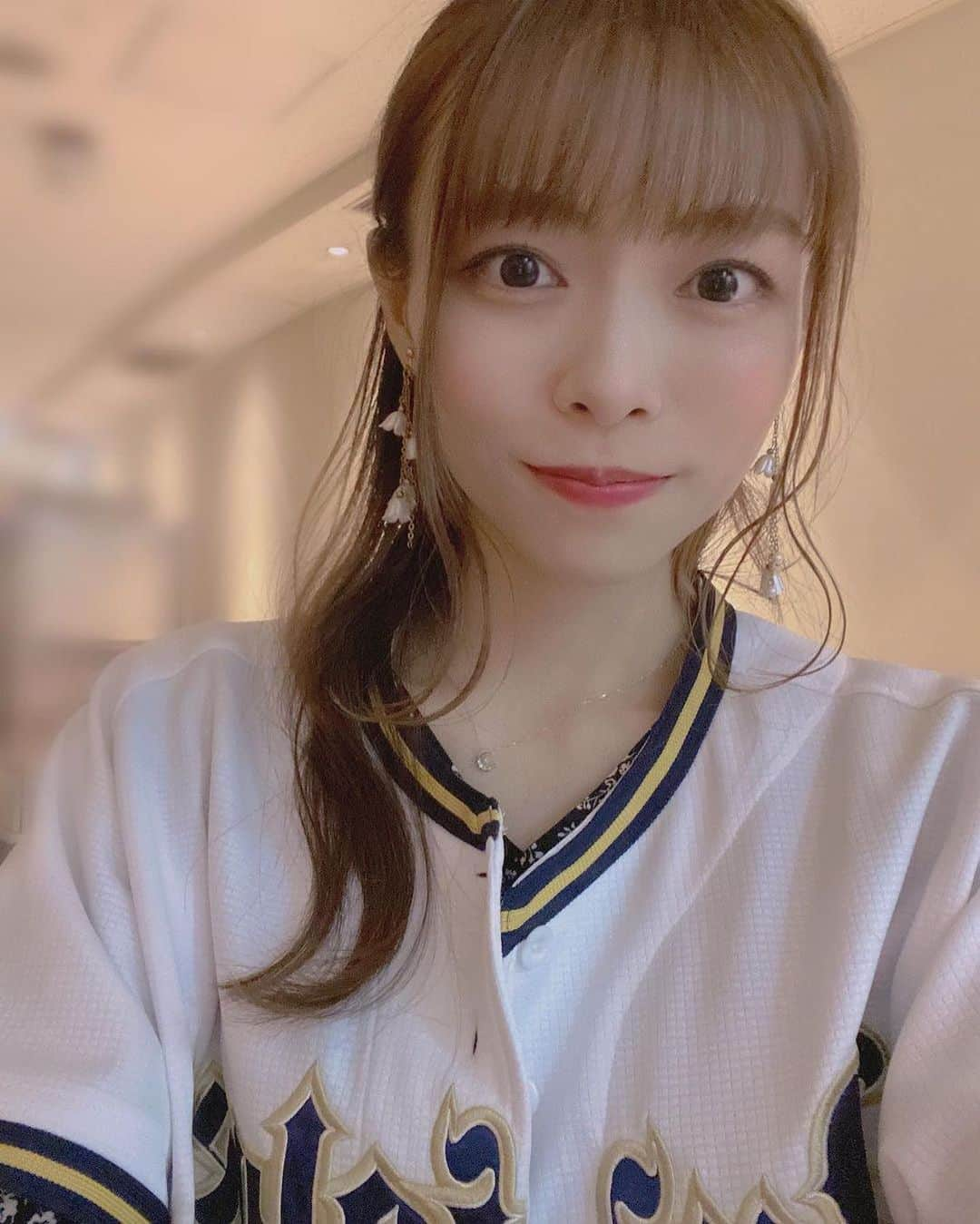 インスタ野球女子【公式アカウント】のインスタグラム：「✩ ・ おはようございます🖤 今日は#オリックス女子 をご紹介していきます♡* ・ 素敵な美人さん( ᵕᴗᵕ )💞* ・ @miwa_uta さんのアカウントも是非覗いてみてください✨* ・ インスタ野球女子ではプロ野球を観戦、応援している女性の方をRepostでご紹介させていただいています⚾* ・ みなさんも「#インスタ野球女子」をつけて投稿しよう！ 素敵な野球仲間が見つかるかも、、🙋！* ・ 素敵な投稿はリポストさせていただきます😘* ・ 次回もお楽しみに〜👋👋 . #baseball#野球好き #オリックス #オリックスバファローズ  #オリ姫  #bsgirls #野球観戦  #野球場 #orixbuffaloes #baseball  #野球好きな人と繋がりたい #オリックスファンと繋がりたい #北斗の拳 #ラオウ」