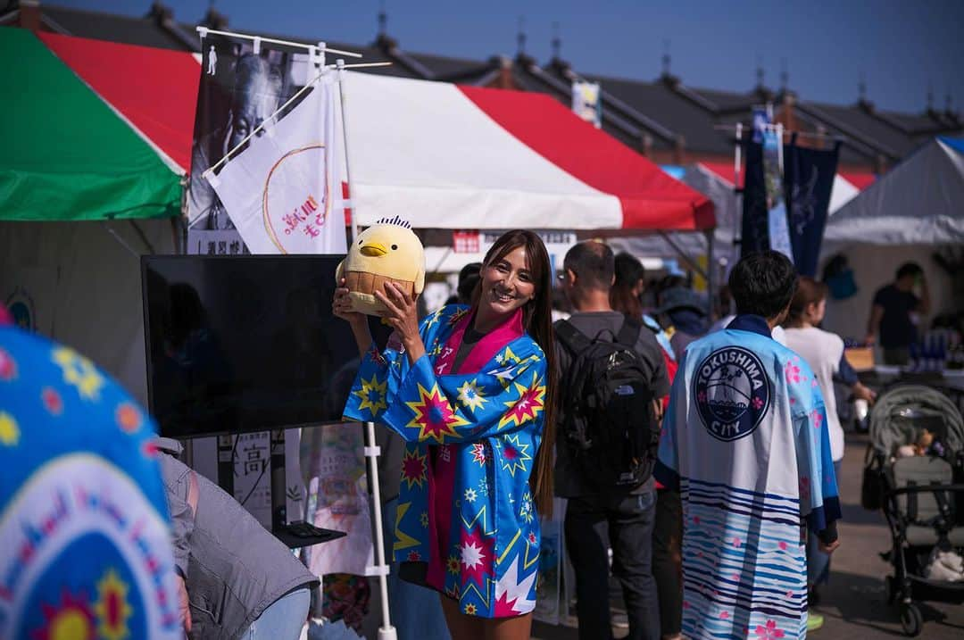 道端カレンさんのインスタグラム写真 - (道端カレンInstagram)「全国ふるさとフェア 横浜赤レンガ倉庫にて三連休開催中です。 今治市のブースでは蛇口🚰みかんジュース🍊の試飲とハンカチタオルをお配りしております💕  #愛媛県今治市 #今治しまなみ自転車大使」11月4日 6時59分 - karenmichibata